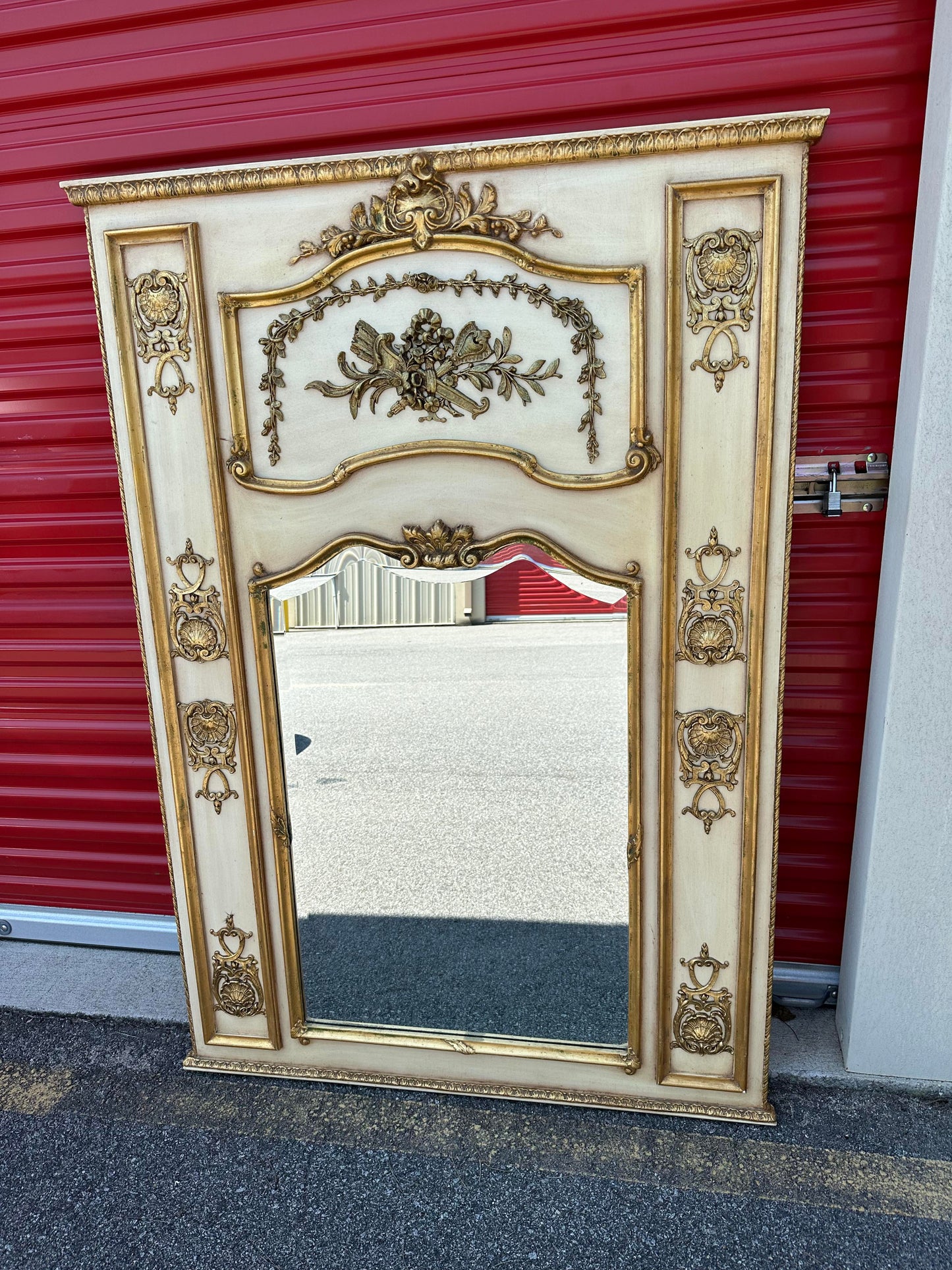 1960s Ornate Italian Cream Carved Trumeau 18k Gold Trimmed Mirror